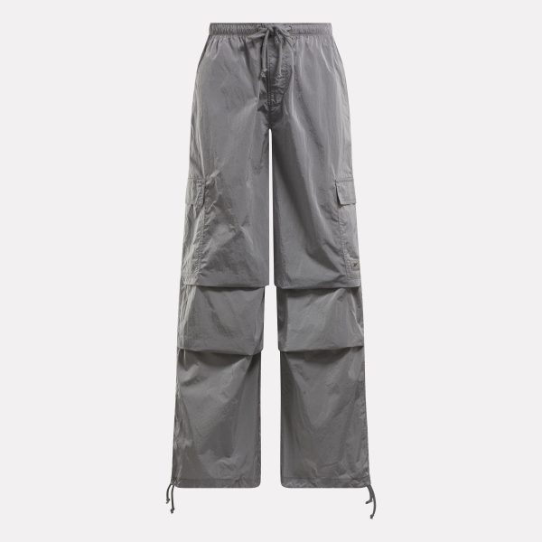 Women's Studio Style Cargo Pants - Image 4